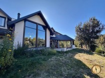 C258 - Casa y departamento con costa de arroyo y vistas a la cascada - 10.000m2 - Altos de Chapelco 