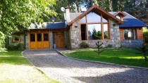 C130 Excelente casa de 4 dormitorios 240m2 en lote de 750m2 - Barrio Bickel 