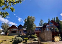 C273 - Casa de 5 dormitorios - 374 m2  en Lote de 2000 m2  - Callejon de GinGins