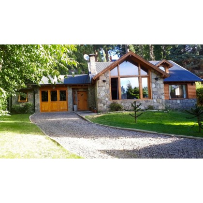 C130 Excelente casa de 4 dormitorios 240m2 en lote de 750m2 - Barrio Bickel 