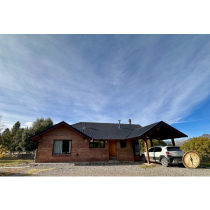 C245 - Muy linda casa en Loteo El Pegual construida en una sola planta 