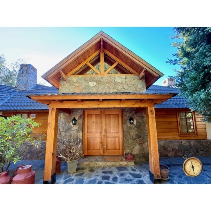 C259 - Casa de tres dormitorios - 230m2 en lote de 2163m2  - Faldeos del Chapelco 