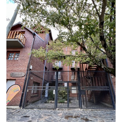 D130 - Departamento de 2 dormitorios con balcon 90 m2 - Zona Centro 