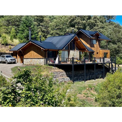 C198- Casa de 4 dormitorios 267m2 en lote de 2455m2 - Loma Redonda- Gingins