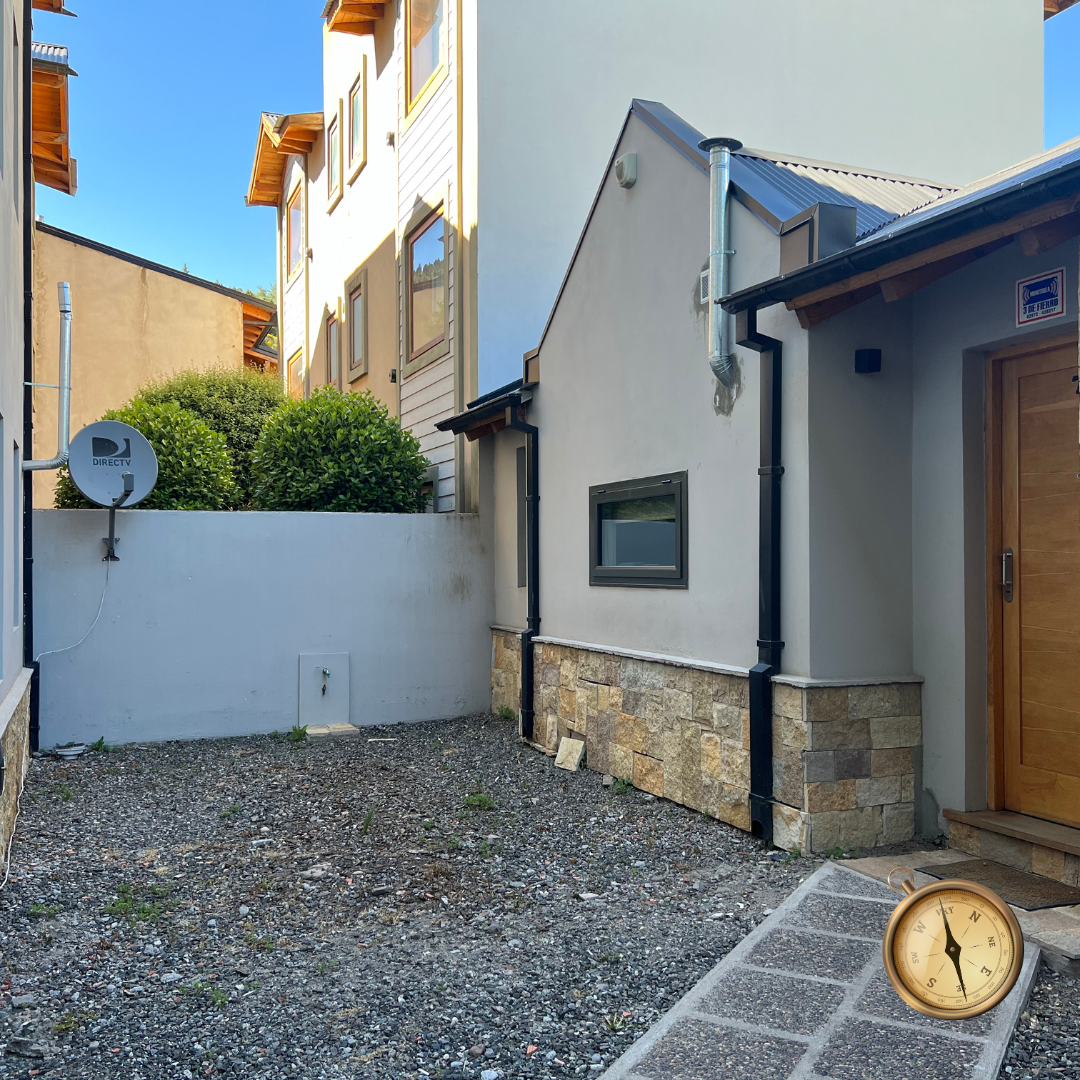 D102 - Departamento de 2 dormitorios - 55 m2 - Curruhuinca al 600 - Centro