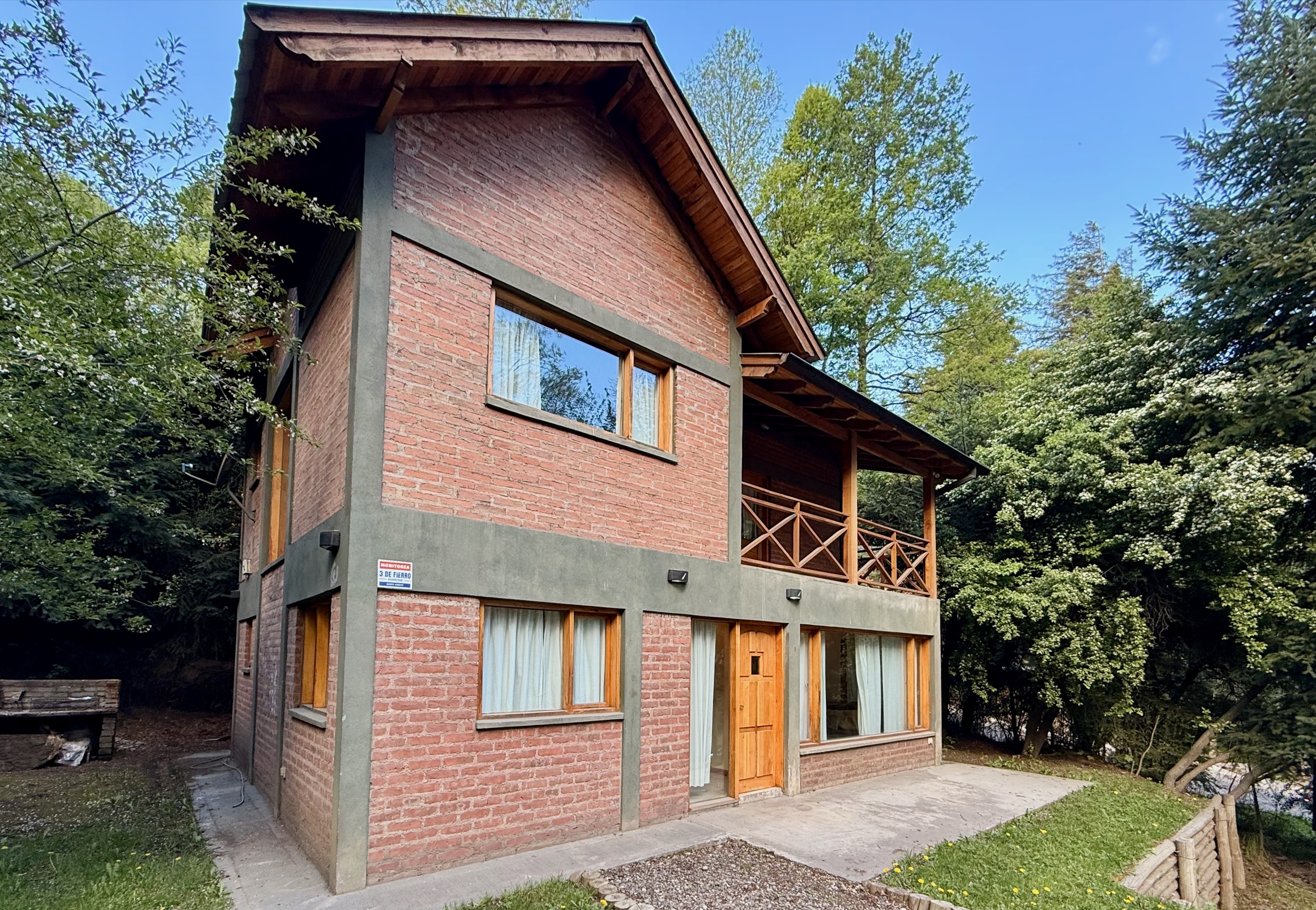 AL144 - Excelente casa de 3 dormitorios con jardín propio