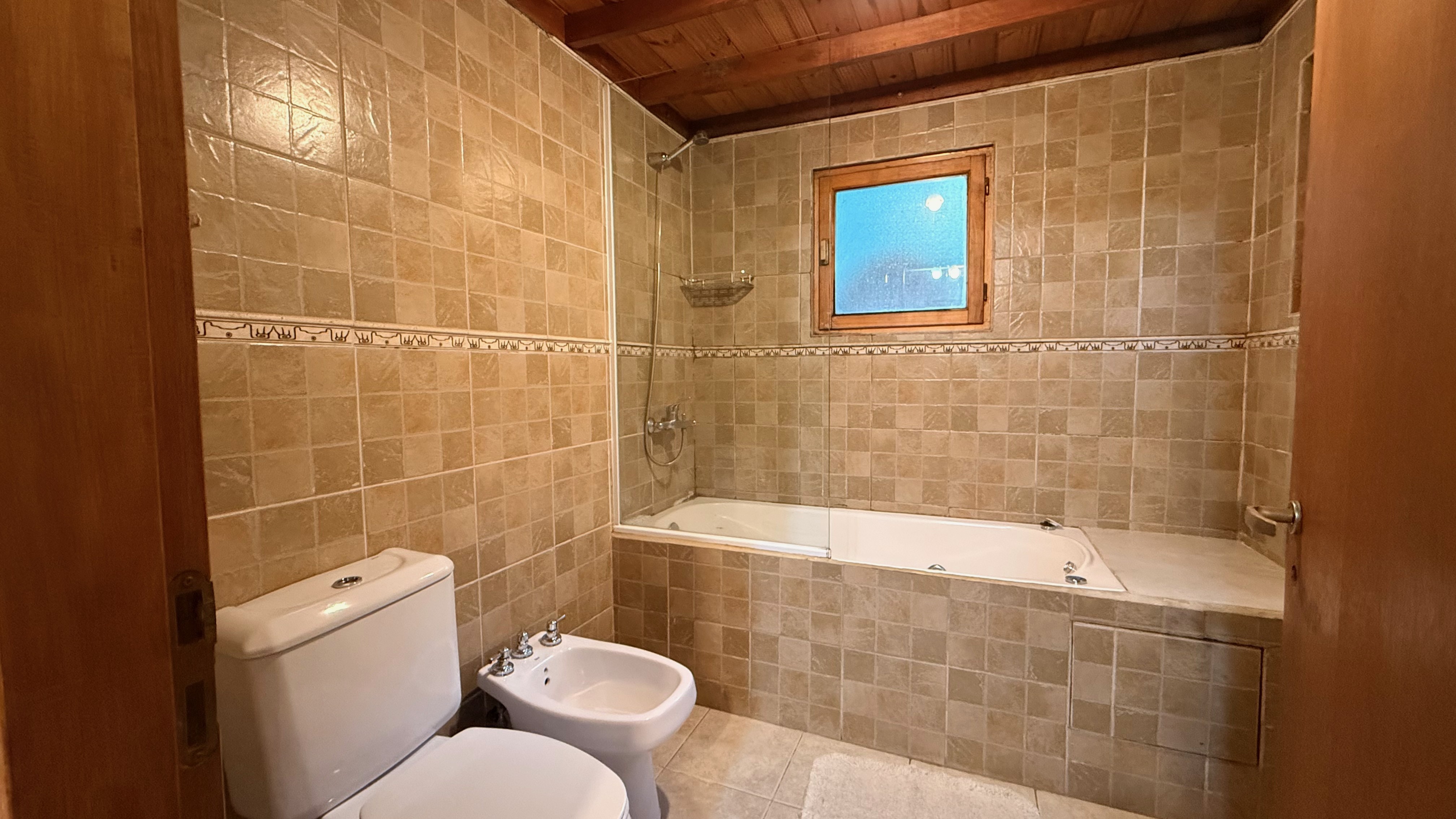 AL144 - Excelente casa de 3 dormitorios con jardín propio