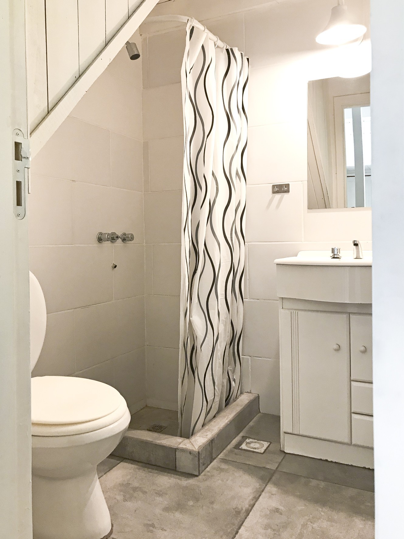 AL227 - Cabaña tres dormitorios sobre calle Los Cipreses- Centro