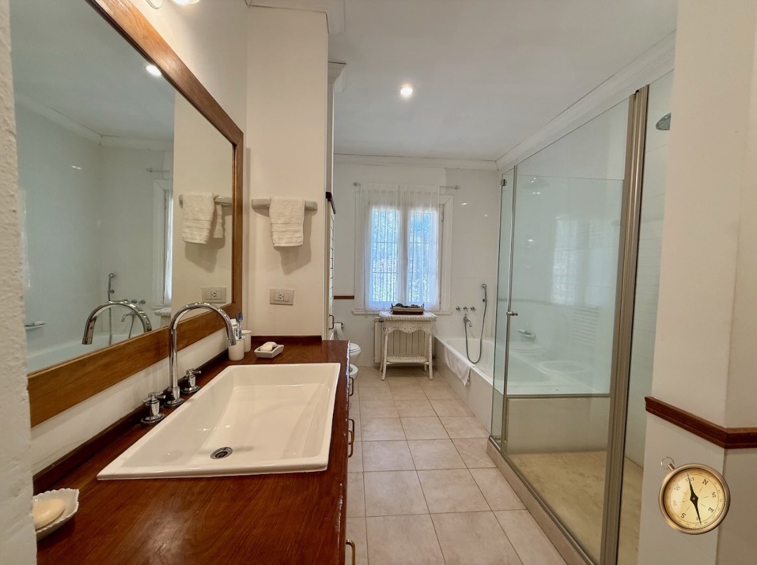 C133 Unica y exclusiva propiedad de categoría - 608 m2 en 4 lotes 6082m2 totales-  Chapelco Golf 