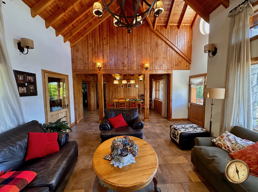 C157 - Casa de 4 dormitorios 291 m2 en lote de 2700 m2 - El Abrojal 