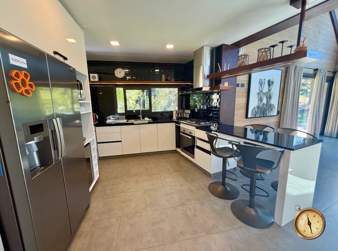 C206 - Excelente propiedad de 3 dormitorios 236 m2 el lote de 2151 m2 en Chapelco Golf