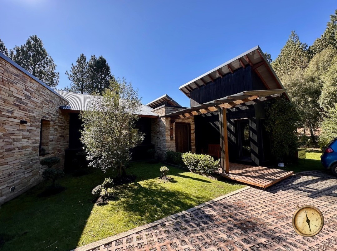 C206 - Excelente propiedad de 3 dormitorios 236 m2 el lote de 2151 m2 en Chapelco Golf