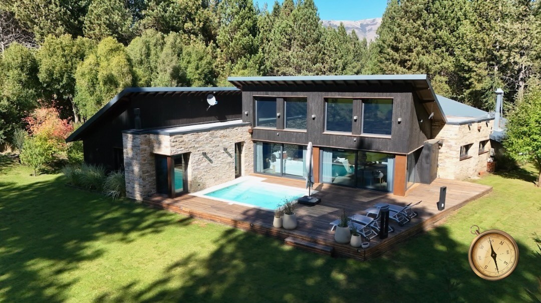 C206 - Excelente propiedad de 3 dormitorios 236 m2 el lote de 2151 m2 en Chapelco Golf