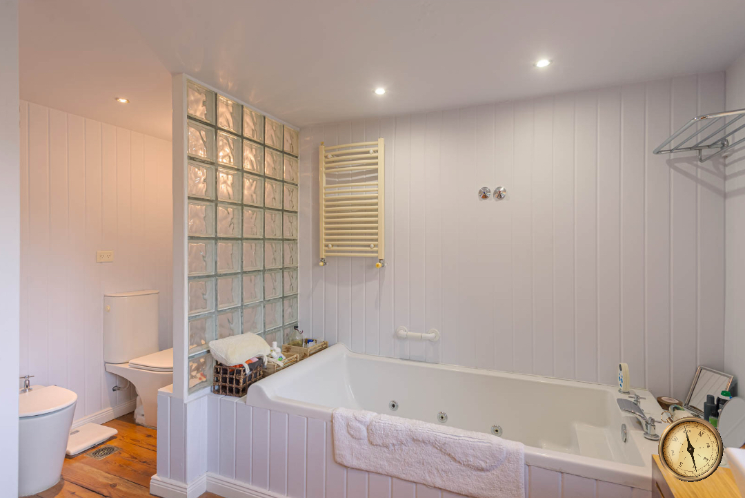 C228 - Espectacular Propiedad de 5 dormitorios - 336 m2 - Rivadavia al 900 - Centro C228 - Espectacular Propiedad de 5 dormitorios - 336 m2 - Rivadavia al 900 - Centro