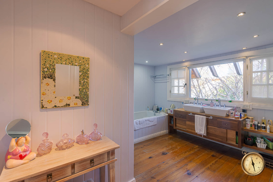 C228 - Espectacular Propiedad de 5 dormitorios - 336 m2 - Rivadavia al 900 - Centro C228 - Espectacular Propiedad de 5 dormitorios - 336 m2 - Rivadavia al 900 - Centro