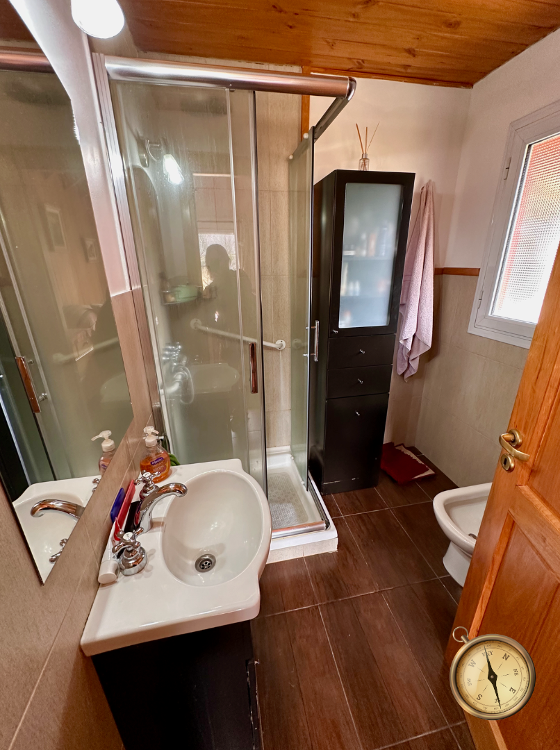 C233 - Casa de 4 dormitorios - 164 m2  en lote de 2455 m2  - Barrio Ruca Hue