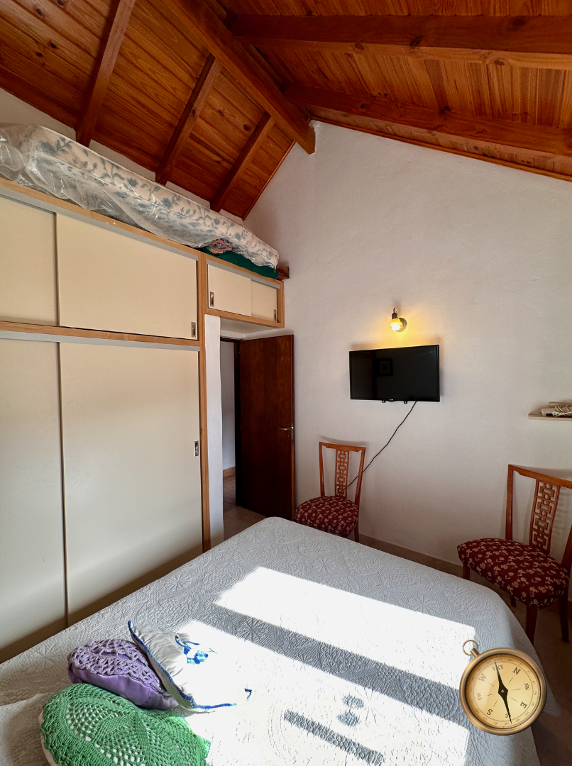 C233 - Casa de 4 dormitorios - 164 m2  en lote de 2455 m2  - Barrio Ruca Hue