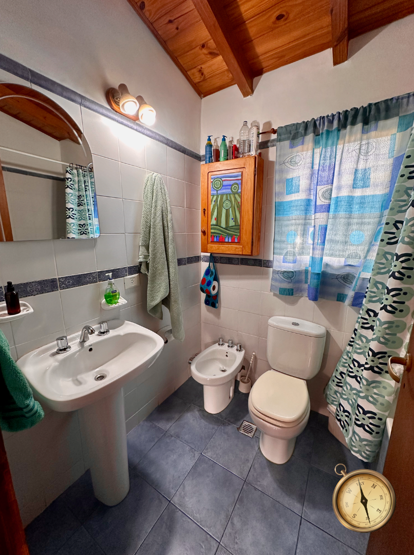 C233 - Casa de 4 dormitorios - 164 m2  en lote de 2455 m2  - Barrio Ruca Hue