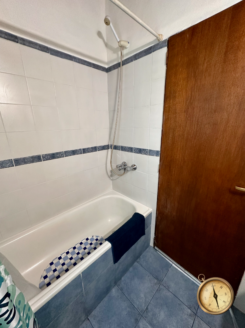 C233 - Casa de 4 dormitorios - 164 m2  en lote de 2455 m2  - Barrio Ruca Hue