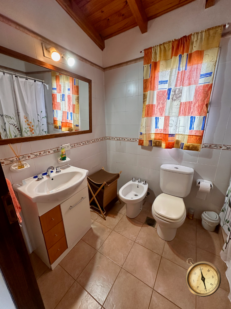 C233 - Casa de 4 dormitorios - 164 m2  en lote de 2455 m2  - Barrio Ruca Hue