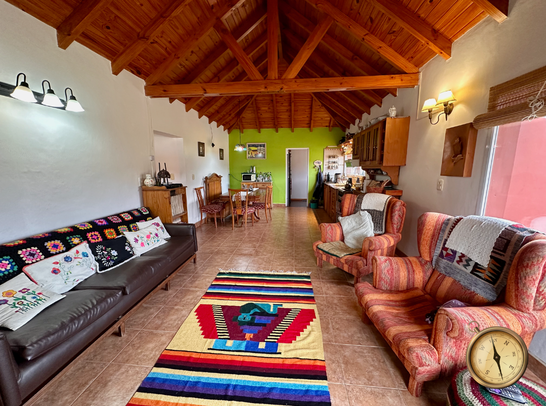 C233 - Casa de 4 dormitorios - 164 m2  en lote de 2455 m2  - Barrio Ruca Hue
