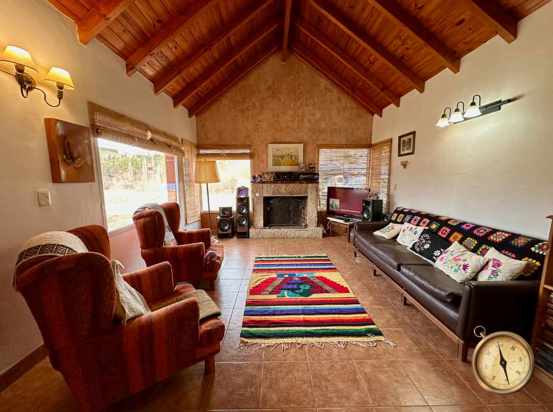 C233 - Casa de 4 dormitorios - 164 m2  en lote de 2455 m2  - Barrio Ruca Hue