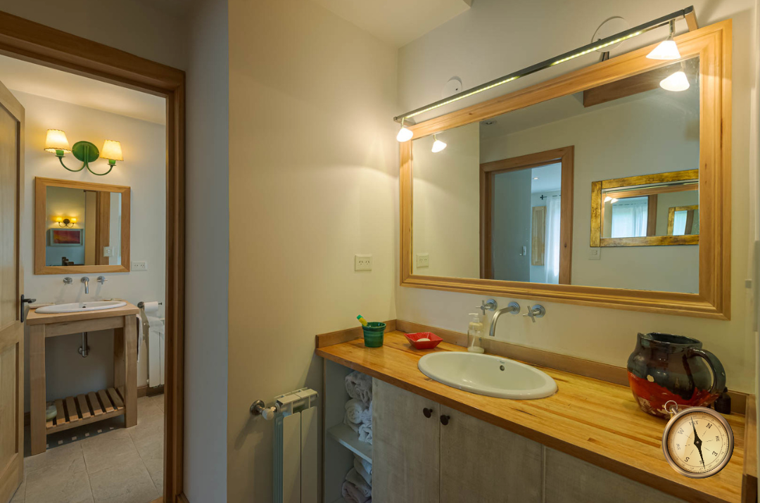 C253 - Casa centrica de 4 dormitorios - 270 m2 en lote de 360 m2 - M. Moreno - Centro