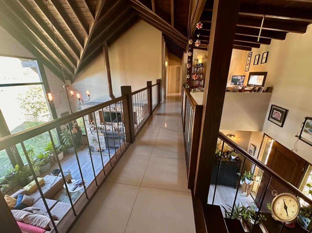 C258 - Casa y departamento con costa de arroyo y vistas a la cascada - 10.000m2 - Altos de Chapelco 