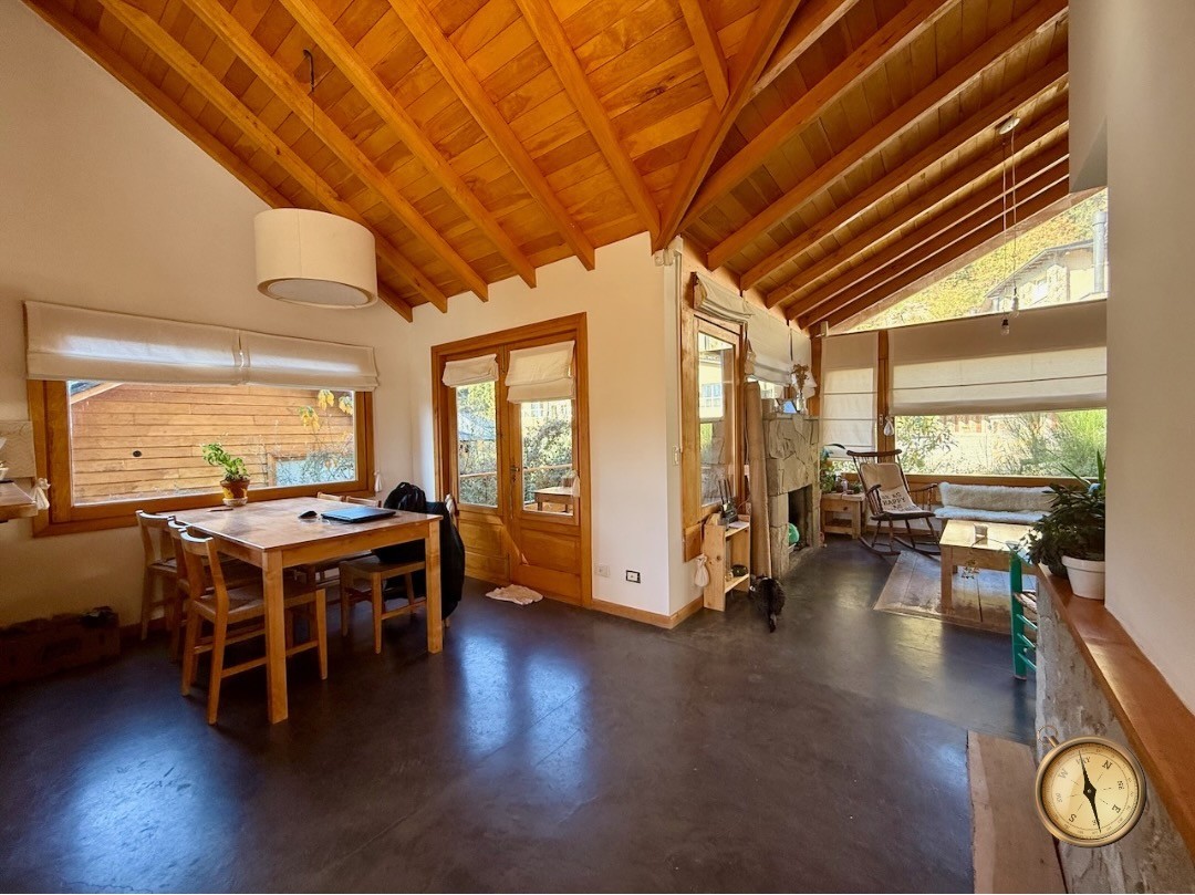 C263- Casa en PH de dos dormitorios y jardin -104 m2 en lote de 220 m2 - Barrio Bickel