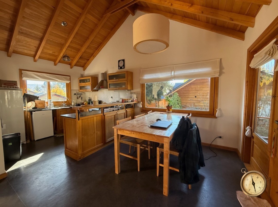 C263- Casa en PH de dos dormitorios y jardin -104 m2 en lote de 220 m2 - Barrio Bickel