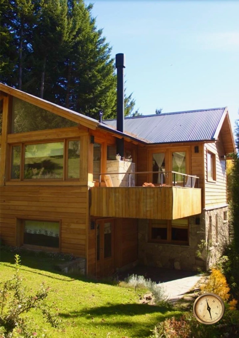 C263- Casa en PH de dos dormitorios y jardin -104 m2 en lote de 220 m2 - Barrio Bickel