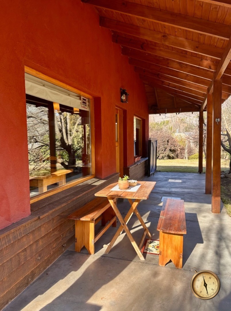 C266 - Casa de 3 dormitorios de 141 m2 mas cabaña  en Lote de 956 m2  -Ruca Hue