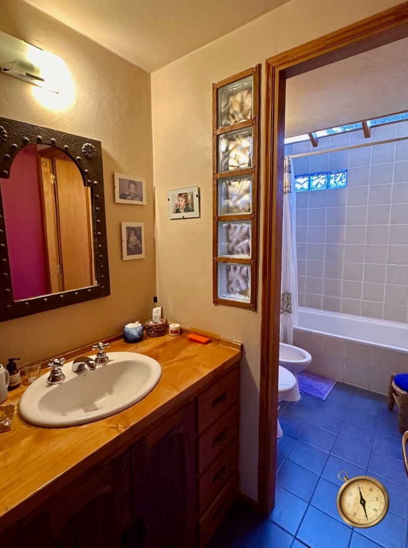 C266 - Casa de 3 dormitorios de 141 m2 mas cabaña  en Lote de 956 m2  - Ruca Hue