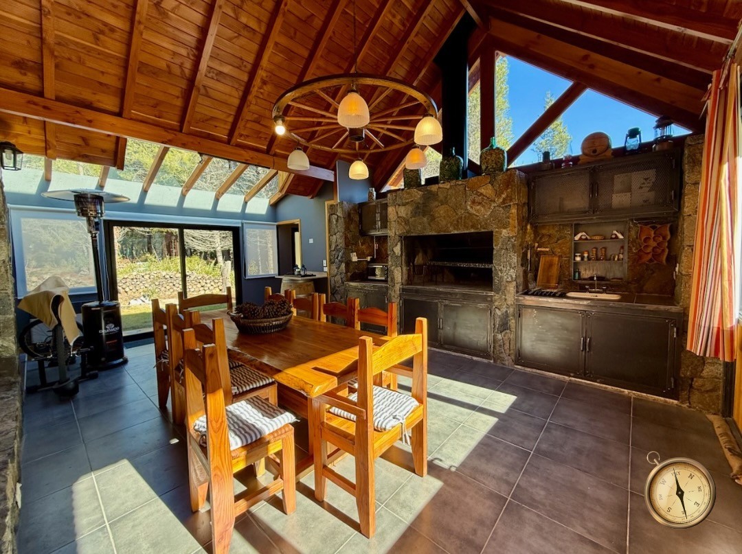 C268 - Exclusiva propiedad de 3 dormitorios de 200m2 en lote de 1430 m2 - Chihuallanca - Lago Lolog 