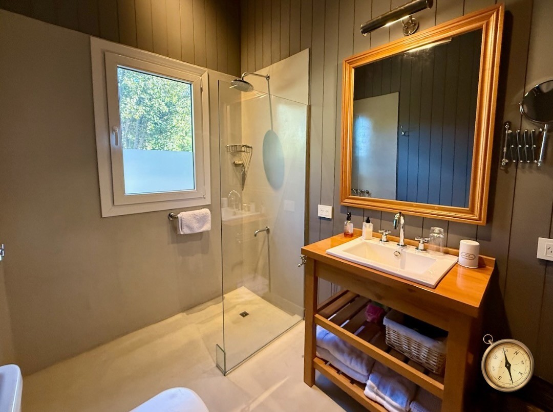 C269 - Excelente casa de 3 dormitorios mas cabaña  - Valle Escondido