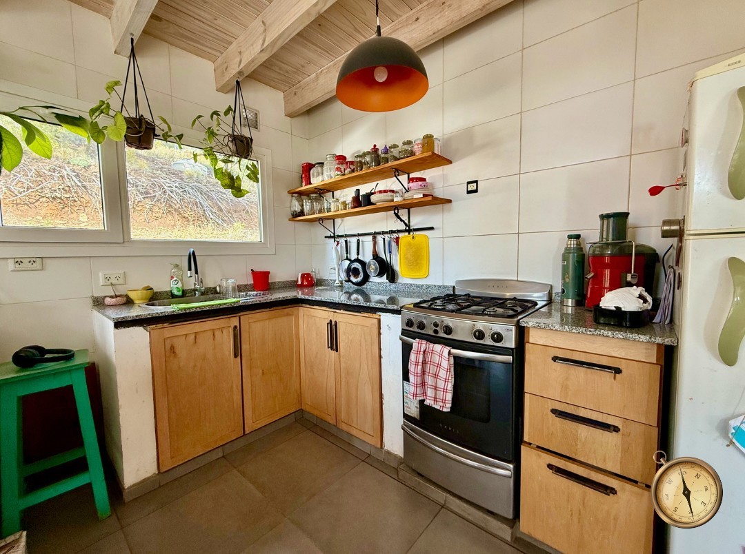 C270 - Casa de 3 dormitorios - 170 m2  en Lote de 2500 m2  - Los Riscos
