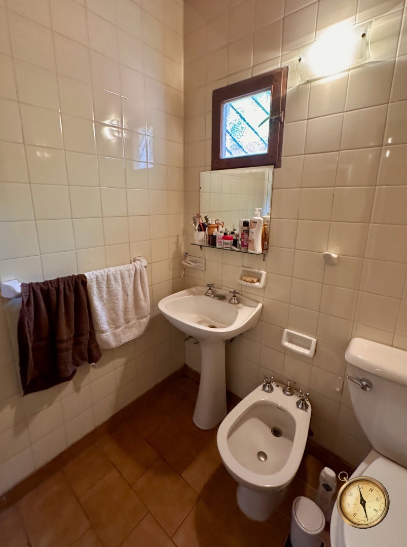 C272 - Casa de 3 dormitorios - 118 m2  en Lote de 500 m2  - Centro