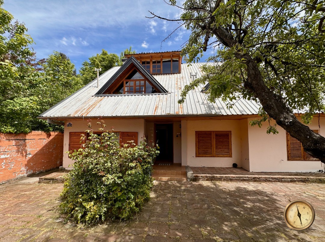 C272 - Casa de 3 dormitorios - 118 m2  en Lote de 500 m2  - Centro