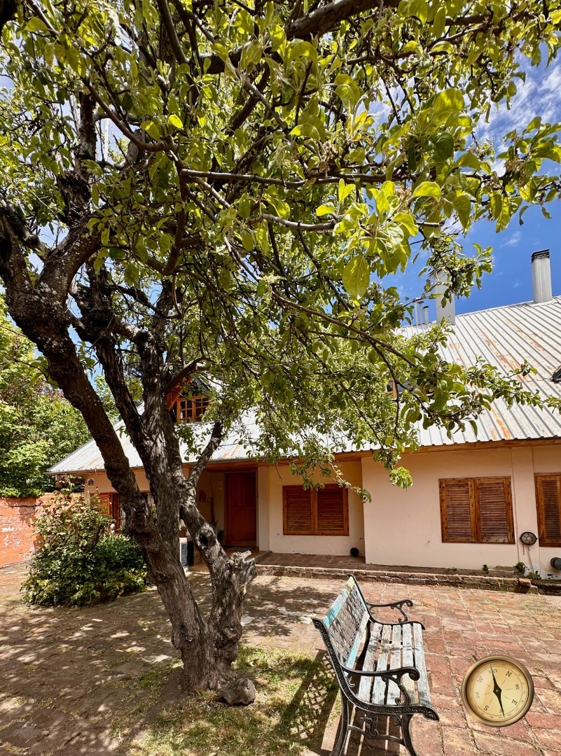 C272 - Casa de 3 dormitorios - 118 m2  en Lote de 500 m2  - Centro