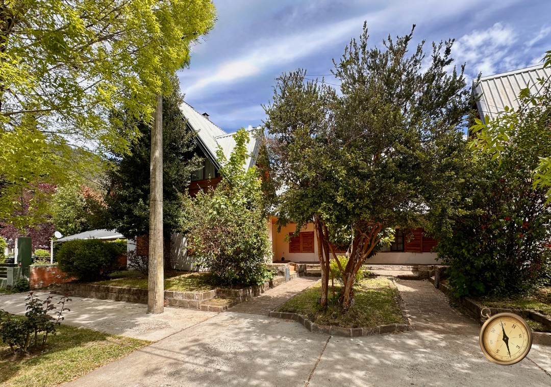 C272 - Casa de 3 dormitorios - 118 m2  en Lote de 500 m2  - Centro