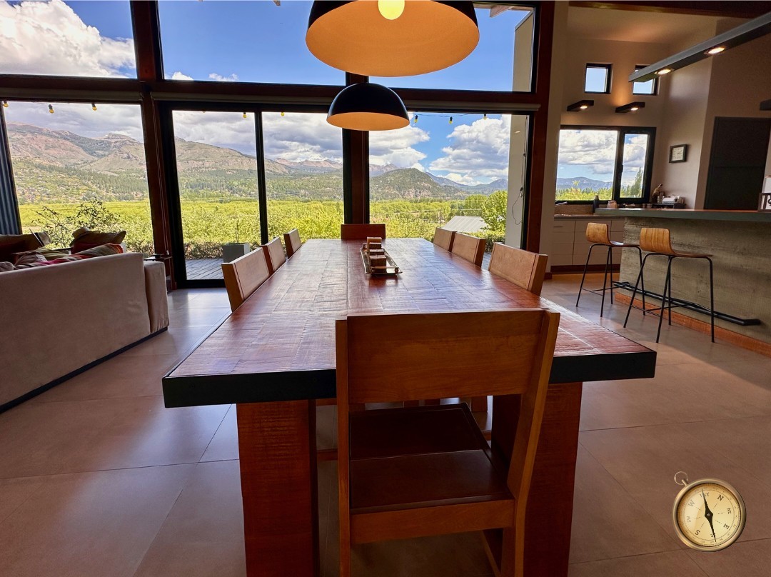 C275 - Casa de 3 dormitorios - 260 m2  en Lote de 3500 m2  - Callejon de GinGins