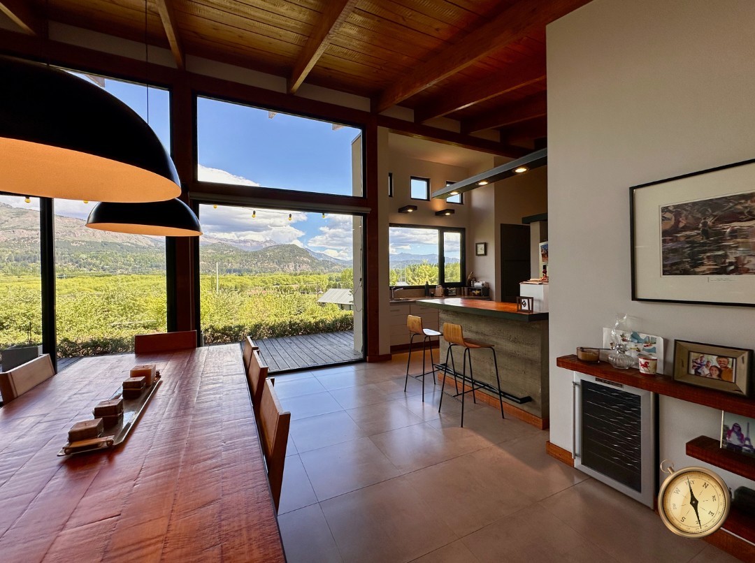 C275 - Casa de 3 dormitorios - 260 m2  en Lote de 3500 m2  - Callejon de GinGins