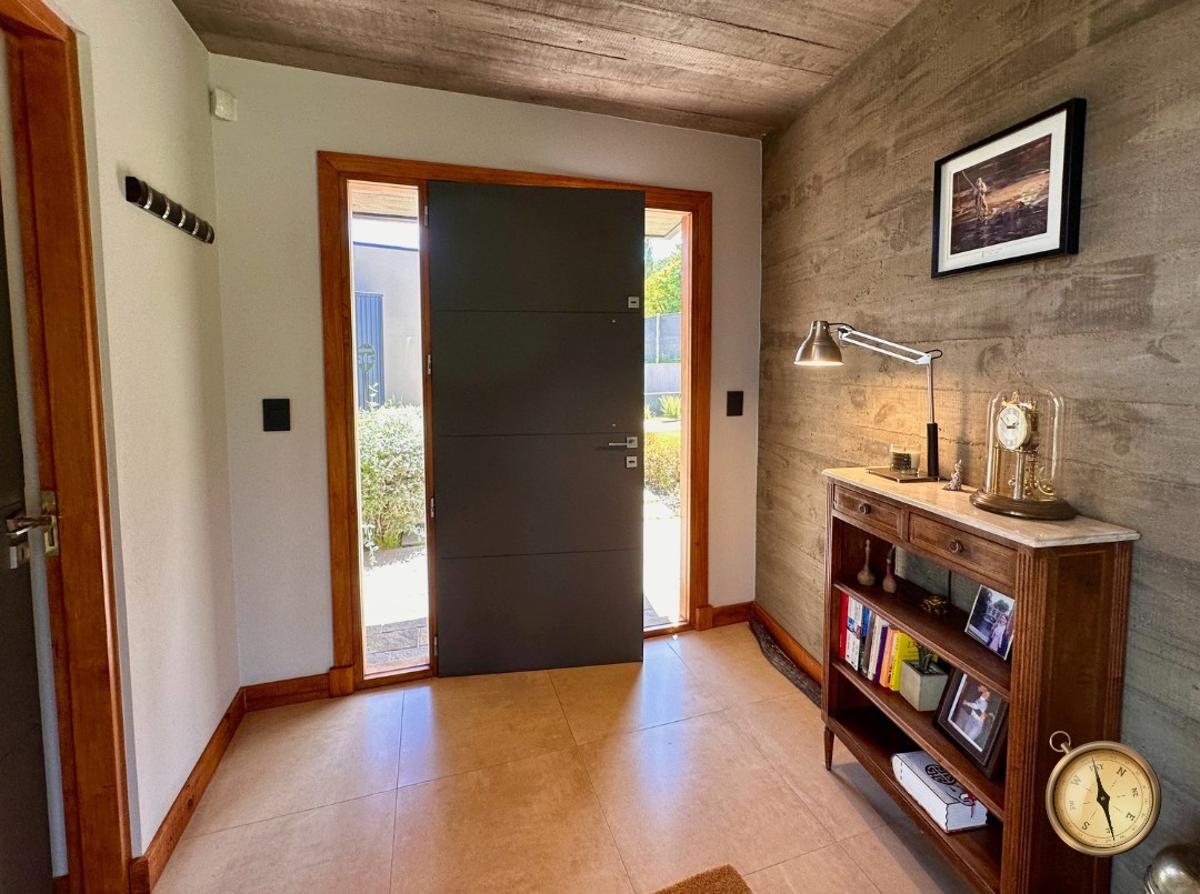 C275 - Casa de 3 dormitorios - 260 m2  en Lote de 3500 m2  - Callejon de GinGins