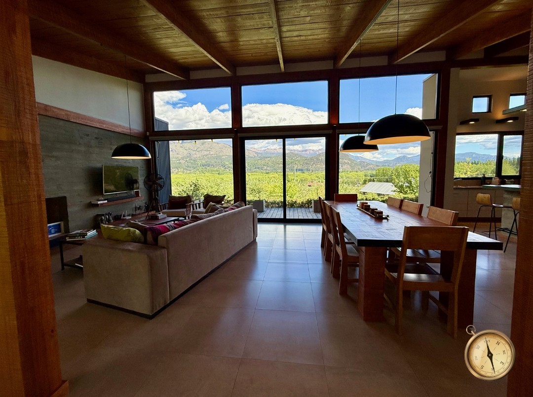 C275 - Casa de 3 dormitorios - 260 m2  en Lote de 3500 m2  - Callejon de GinGins