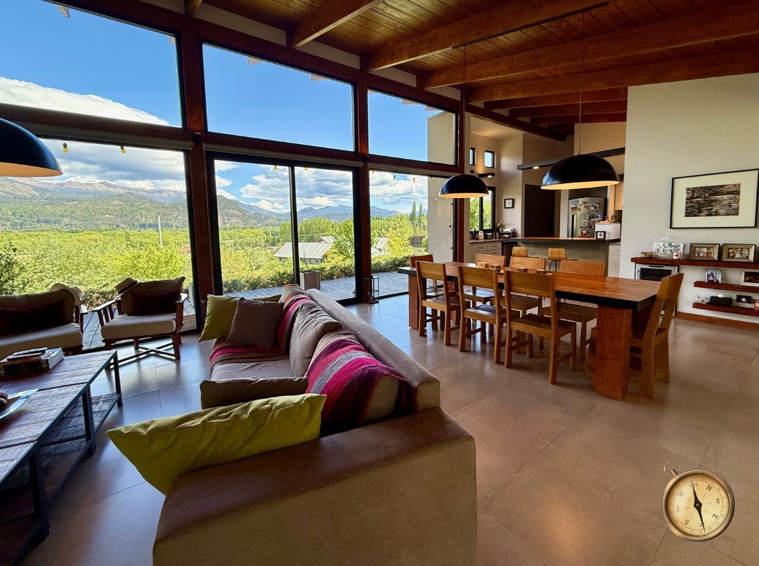 C275 - Casa de 3 dormitorios - 260 m2  en Lote de 3500 m2  - Callejon de GinGins