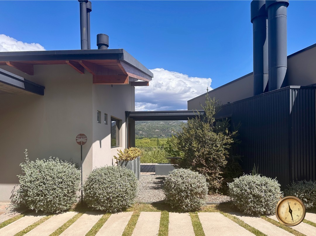 C275 - Casa de 3 dormitorios - 260 m2  en Lote de 3500 m2  - Callejon de GinGins