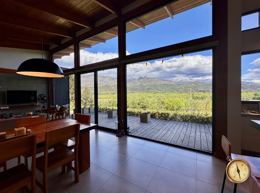 C275 - Casa de 3 dormitorios - 260 m2  en Lote de 3500 m2  - Callejon de GinGins