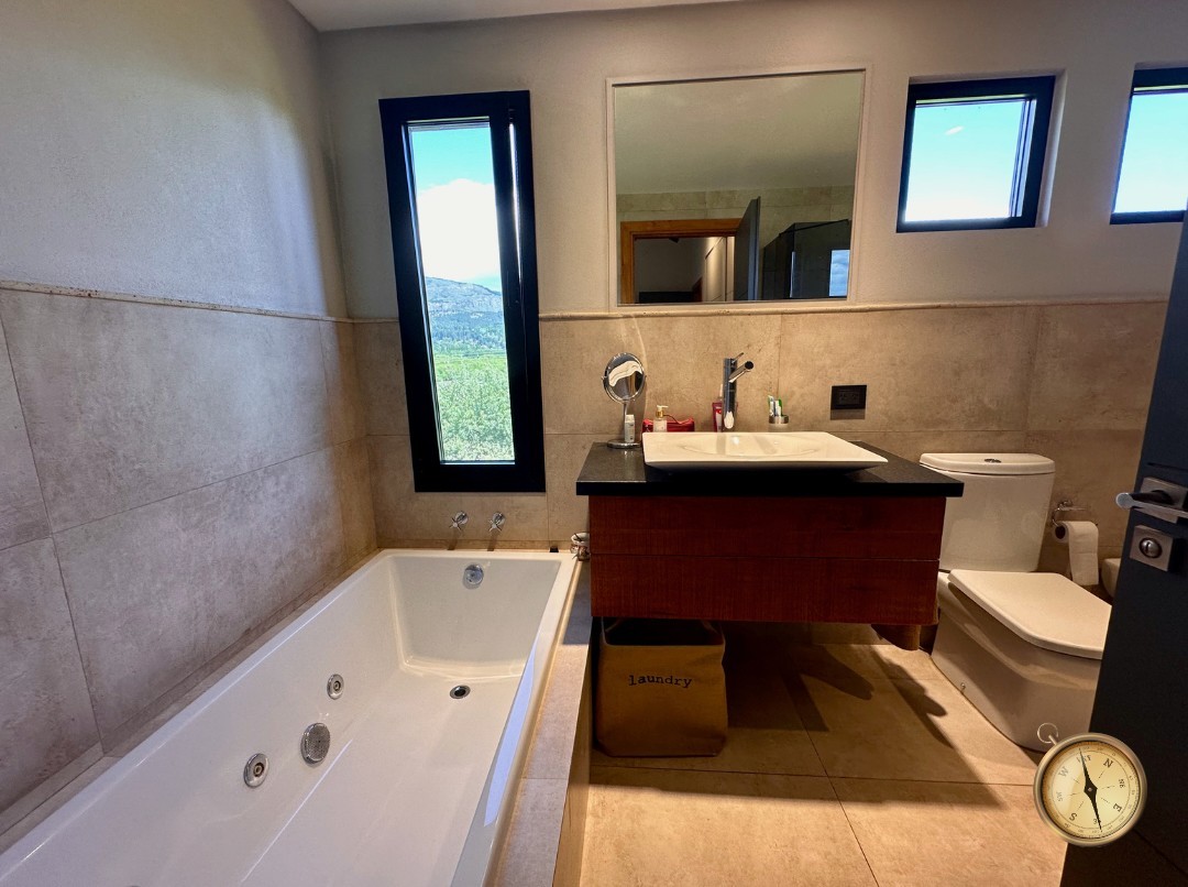 C275 - Casa de 3 dormitorios - 260 m2  en Lote de 3500 m2  - Callejon de GinGins