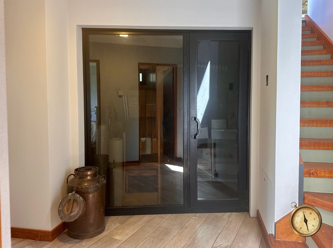 C275 - Casa de 3 dormitorios - 260 m2  en Lote de 3500 m2  - Callejon de GinGins