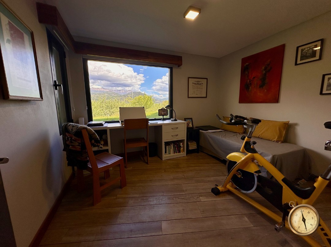 C275 - Casa de 3 dormitorios - 260 m2  en Lote de 3500 m2  - Callejon de GinGins